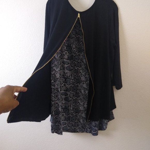 Plus 2X Avenue Black Animal Print Dual Layered Scoop Neck Zip BackTunic - Picture 7 of 12
